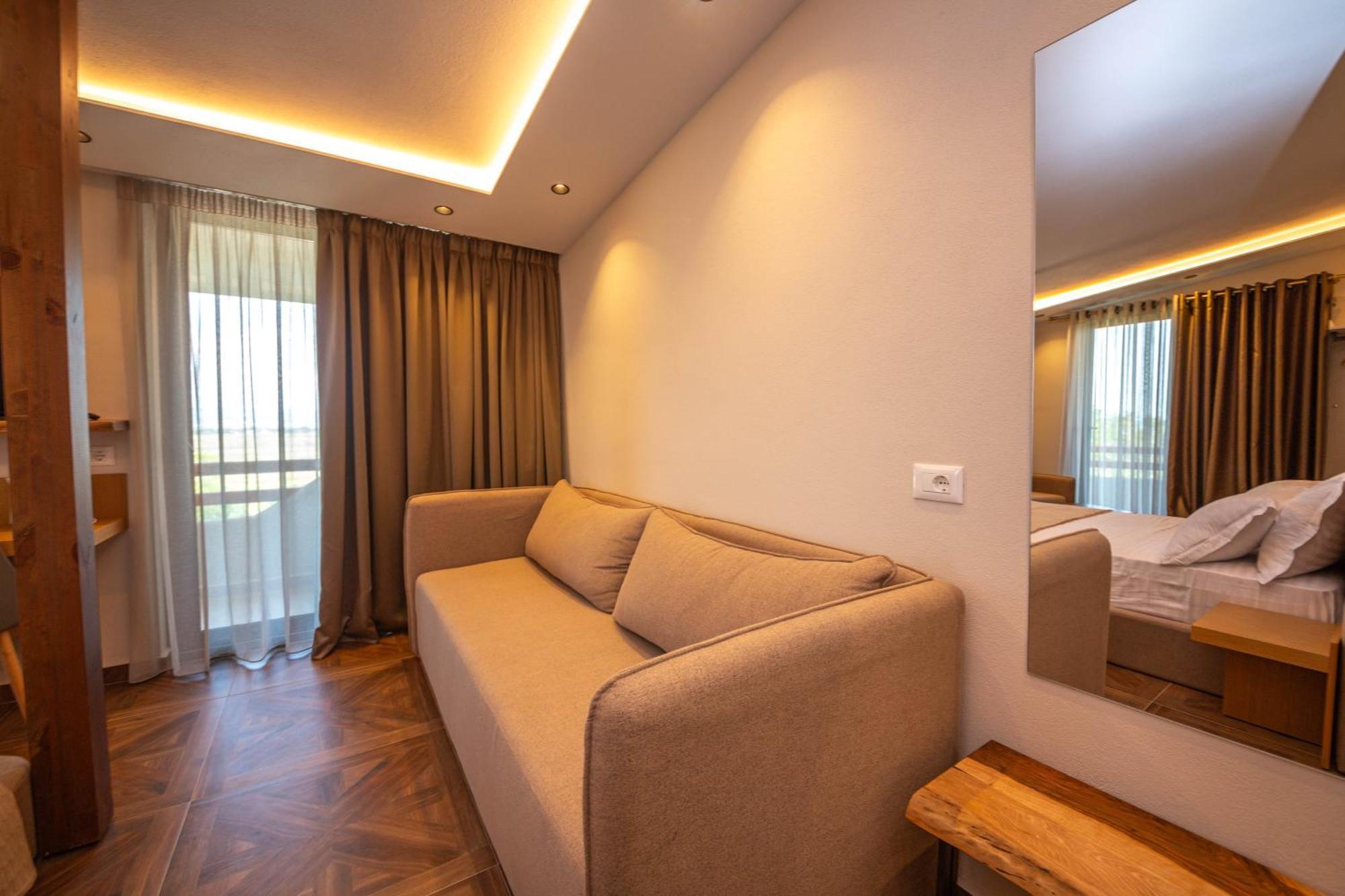 Emara Boutique Hotel Kavaje Ngoại thất bức ảnh
