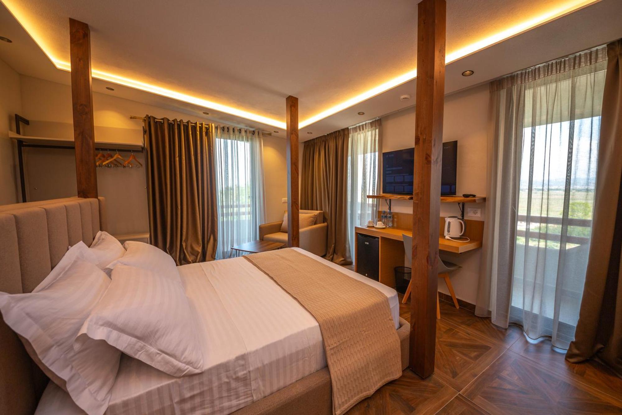 Emara Boutique Hotel Kavaje Ngoại thất bức ảnh