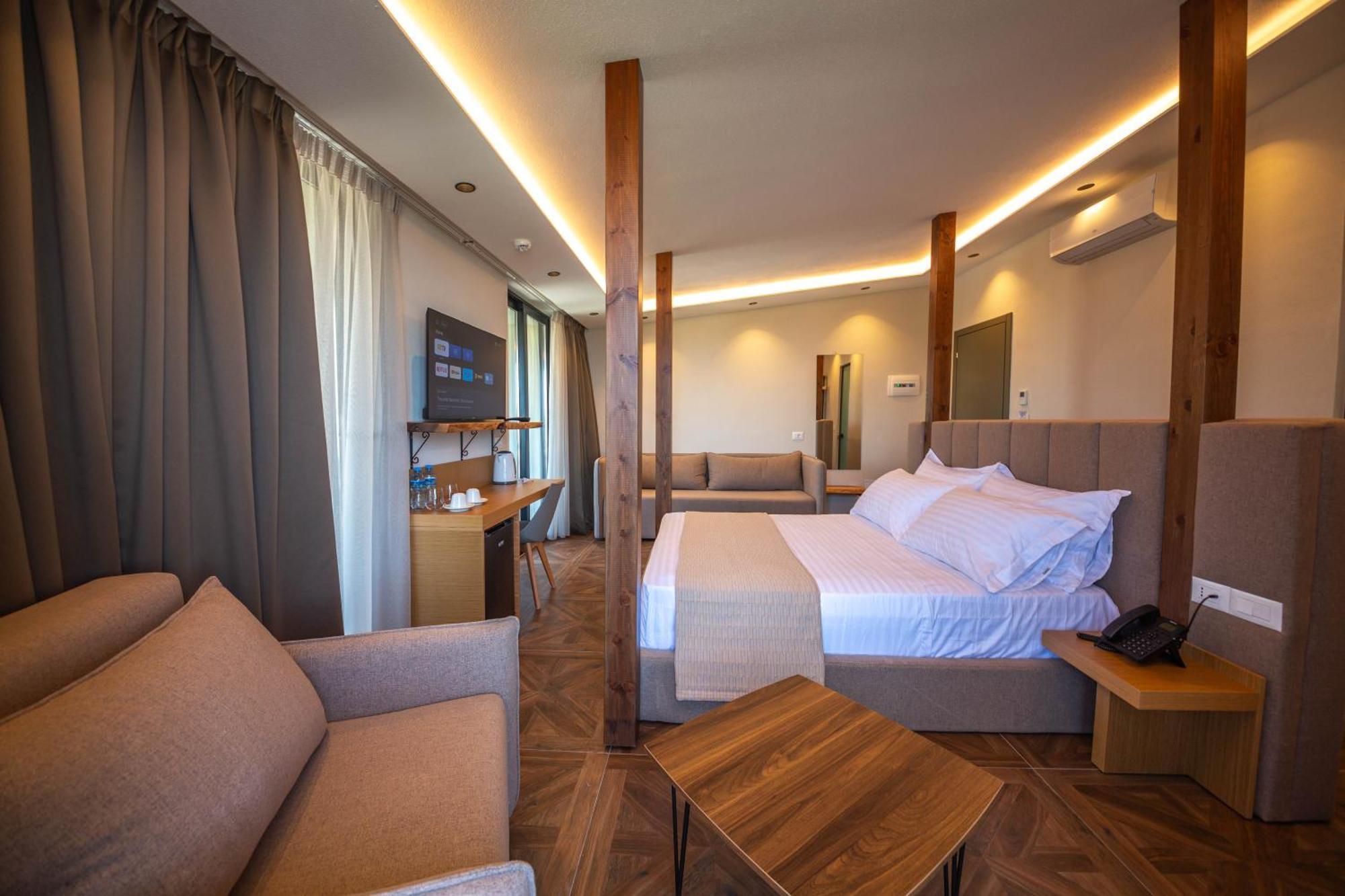 Emara Boutique Hotel Kavaje Ngoại thất bức ảnh